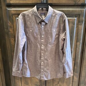 Like new Patagonia Organic Cotton Long Sleeve Shirt Men’s $89!